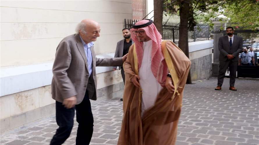 وليد جنبلاط يستقبل سفراء السعودية ومصر وفلسطين