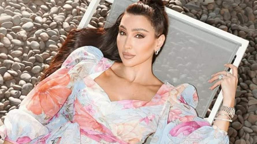 جيسي عبدو تشارك جمهورها أجواء تموز... شاطئ وأناقة ولحظات عائلية (صور)