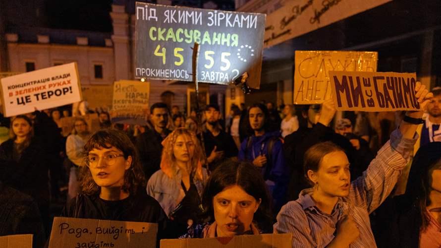 Ukraine lawmakers vote to approve new anti-corruption bill