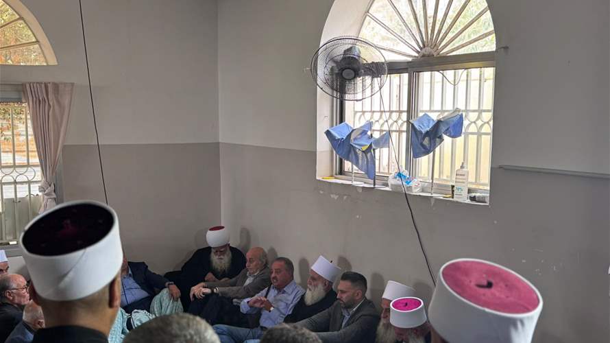 لقاء درزي موسع يجمع الرئيس السابق للحزب التقدمي الاشتراكي وليد جنبلاط والوزير السابق طلال ارسلان وفاعليات درزية سياسية وروحية في منزل المرجع الروحي الشيخ أبو صالح محمد العندراي في بلدة بعلشميه