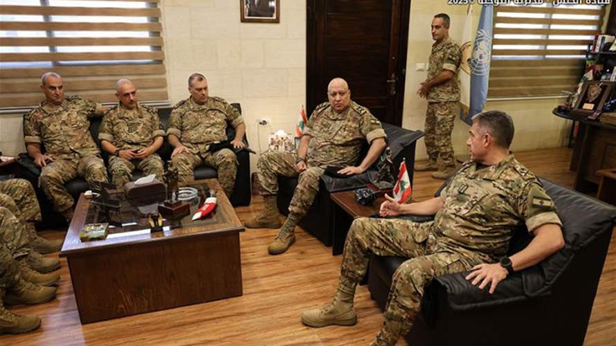 قائد الجيش بالنيابة يتفقد عددًا من الوحدات المنتشرة في الجنوب