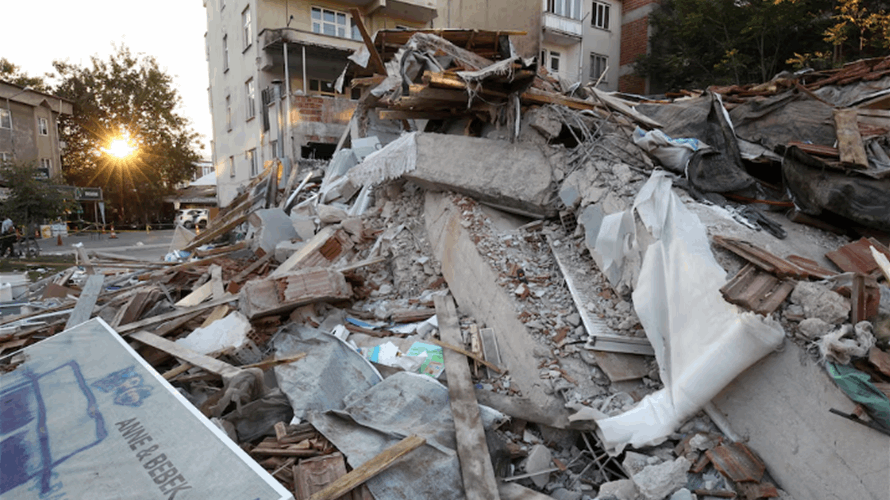 One killed in 6.1 magnitude earthquake in northwestern Turkey
