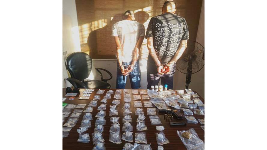 في كمين خاطف... توقيف شخصين يروّجان المخدّرات
