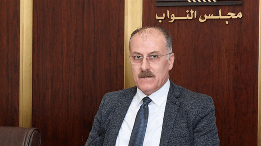 اقتراح قانون للنائب عبدالله لإعفاء موظفين من دورة الادارة العامة
