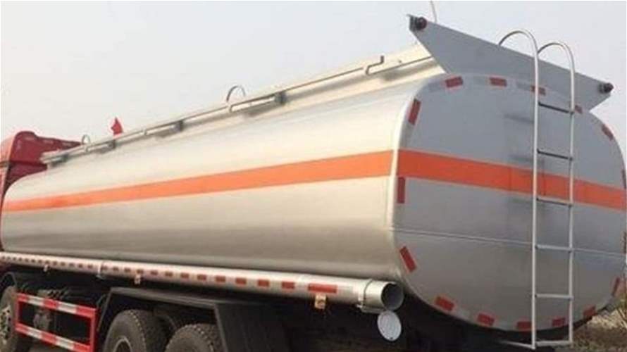 على طريق فيطرون - كفردبيان... سقوط صهريج محروقات في وادٍ