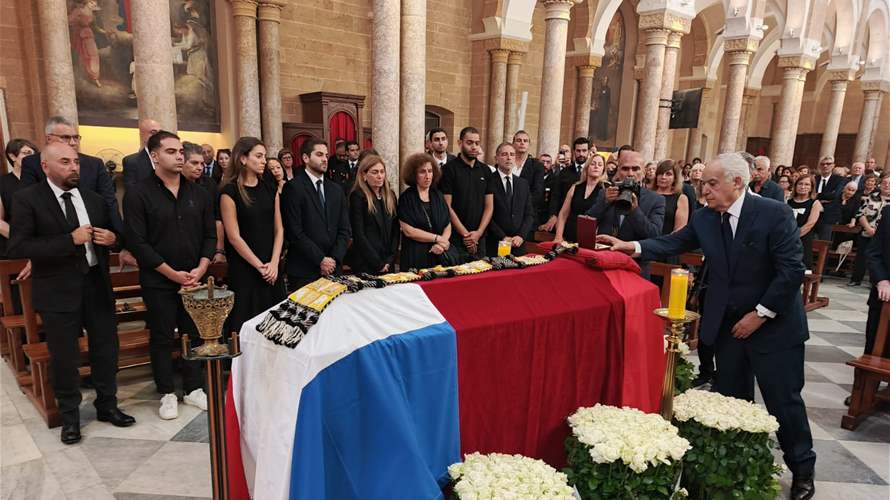 سلامة مثل رئيسي الجمهورية والحكومة في تأبين جان لوي مانغي ومنحه وسام الأرز من رتبة فارس