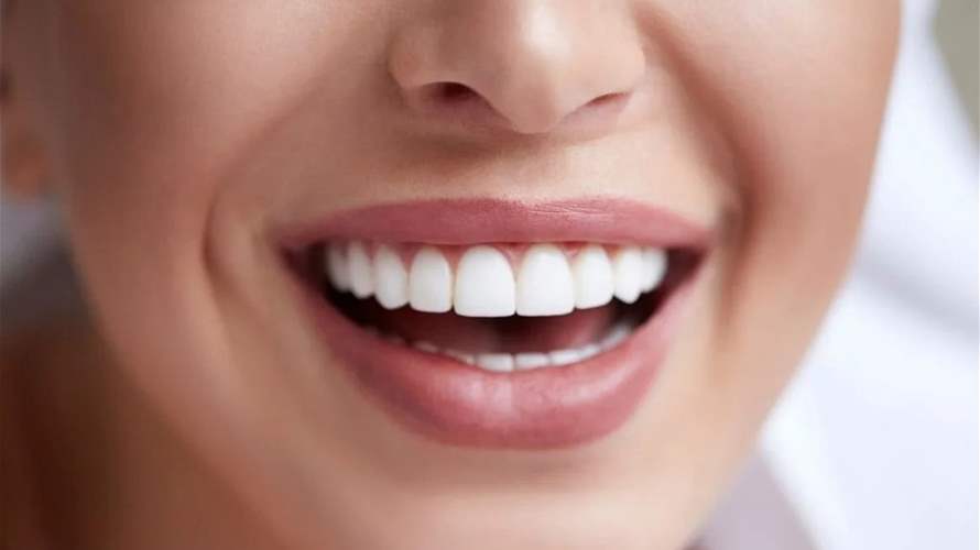 لون أسنانكم قد يشير إلى إصابتكم بمشاكل صحية خطيرة... هذا ما كشفه أحد الخبراء!