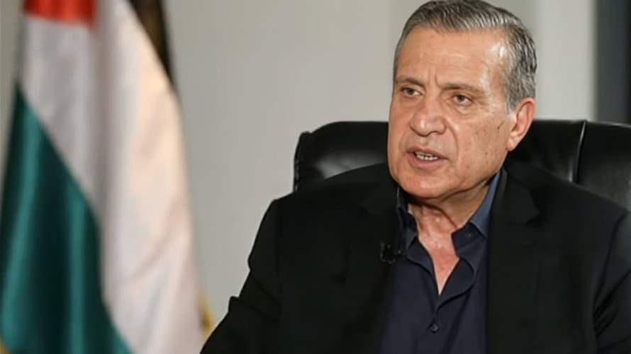  المتحدث الرسمي باسم الرئاسة الفلسطينية: البدء بتسليم السلاح الموجود داخل المخيمات الفلسطينية في لبنان للجيش اللبناني