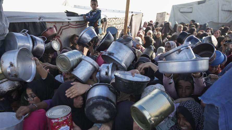 Starving Gaza 'is a war crime': UN rights chief