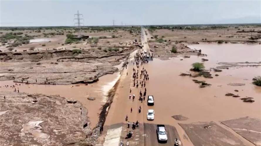 سيول جارفة وأمطار غزيرة في محافظات في شمال اليمن وشرقها