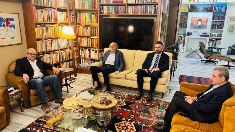 رئيس الحكومة نواف سلام اسنقبل في دارته في قريطم الرئيس السابق للحزب التقدمي الاشتراكي وليد جنبلاط ورئيس الحزب النائب تيمور جنبلاط والنائب وائل أبو فاعور حيث أعربوا عن دعمهم للقرارات الحكومية الأخيرة وتمّ البحث في الأوضاع الراهنة