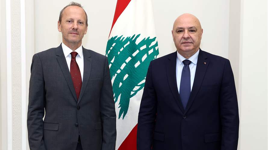 مدير مكتب لبنان في مركز جنيف لحوكمة قطاع الأمن (DCAF) Adam Styp-Rekowski أطلع الرئيس عون على التعاون القائم بين المركز والجيش والمؤسسات الأمنية الأخرى مؤكدًا إستمرار برامج العمل المشتركة دعمًا لهذه المؤسسات التي تقوم بمهام أمنية مميزة