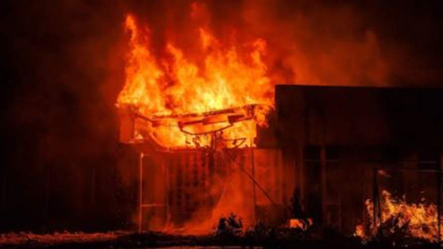 النيران تلتهم برلمان جزر مارشال في حريق إندلع خلال الليل