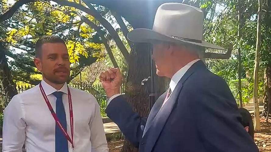 بعد أن قال له "أنت من أصل لبناني"... النائب الأسترالي بوب كاتر يهدد صحفيا بقبضته: "لا تقل هذا لأنه يزعجني"