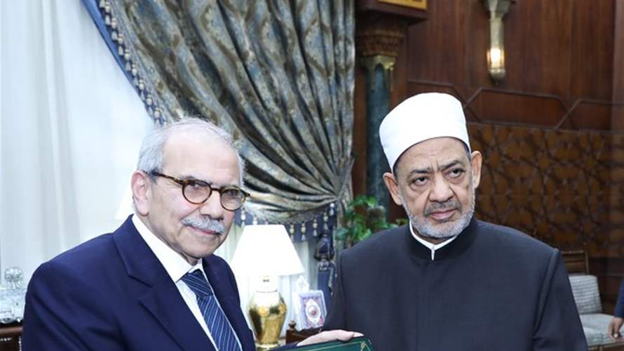 PM Salam meets Al-Azhar’s Grand Imam in Cairo, renews invitation to visit Lebanon