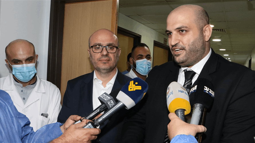 وزير الصحة تفقد مريضَين بالغَين أجريت لهما عمليتا زرع كلى للمرة الأولى بتغطية كاملة