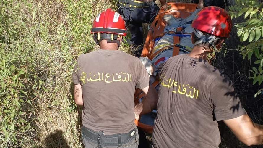 بالصور- إنقاذ راعٍ إثر سقوطه في وادٍ بمنطقة حبوب - جبيل