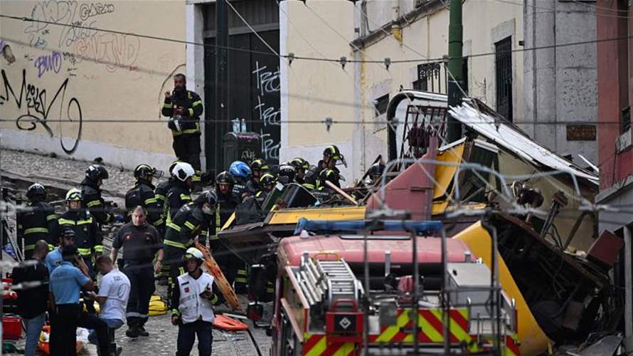 11 أجنبيا وخمسة برتغاليين ضحايا حادثة تحطم عربة الترام الجبلي في لشبونة