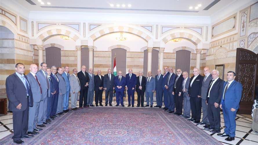 سلام: منحة للعسكريين شهريًا وروكز: الواقع لا يحتمل الانتظار