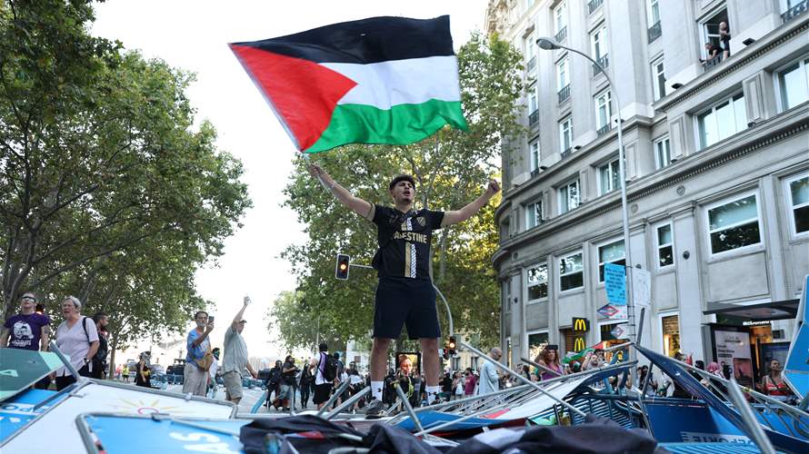 Spain opposition slams global 'embarrassment' as protests halt Vuelta