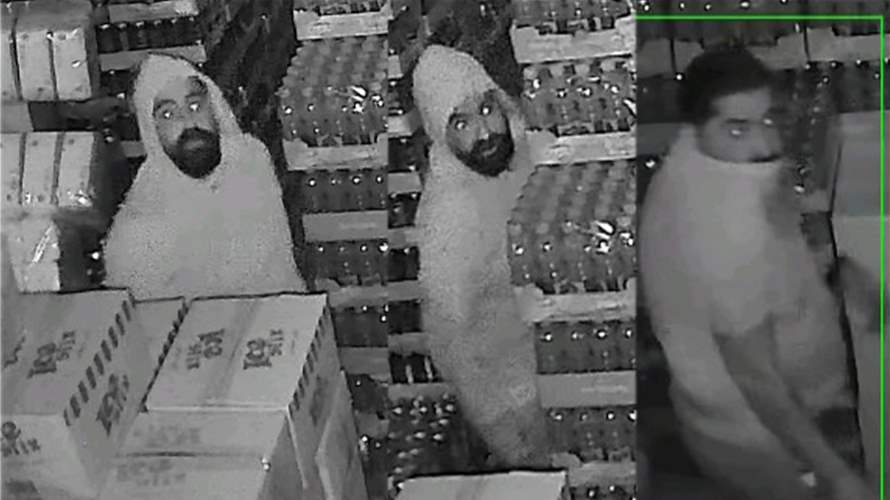 تعميم صور شخص مجهول الهويّة أقدم على الدّخول إلى سوبرماركت في بلدة تعلبايا وسرق من داخلها أموالًا وبضائع