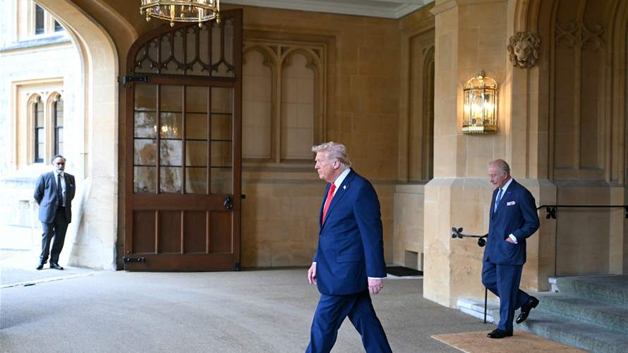 Trump arrives at UK PM's country residence