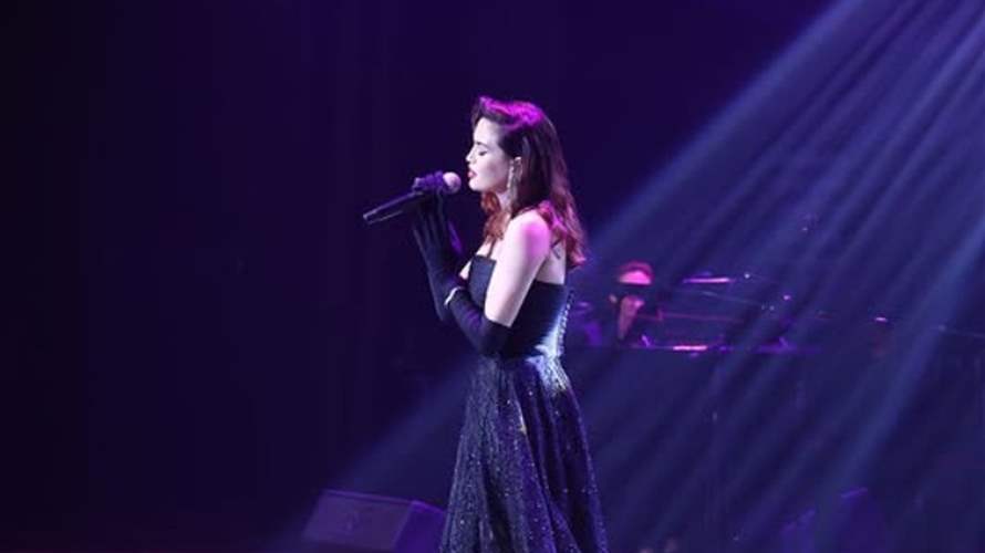 منال ملاط تحصد جائزة الأداء المتميّز عن "Mon Hymne à Piaf" في موركس دور 2025