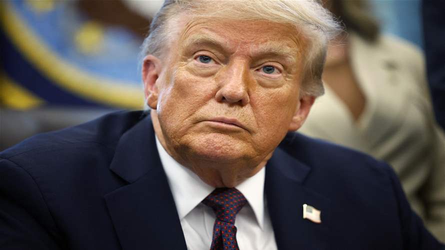Top Democratic Senator warns Trump on 'path to dictatorship'
