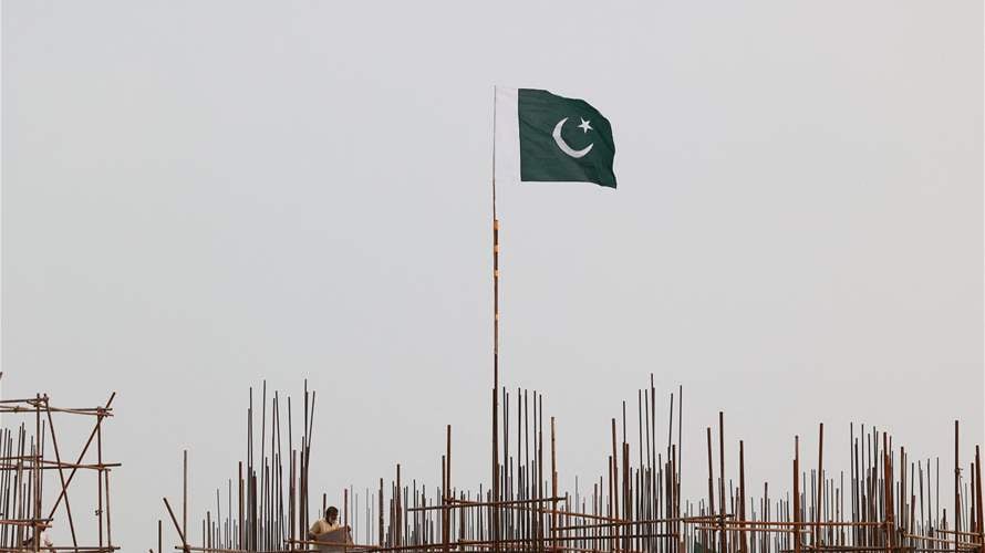 Air raid kills 23 in Pakistan border region 