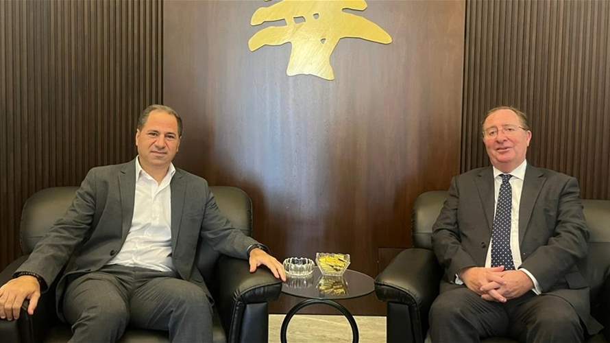 رئيس الكتائب التقى السفير البريطاني: تشديد على تنفيذ قرارات الدولة وحصر السلاح