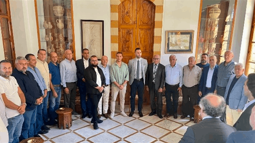 جنبلاط التقى رئيس الأركان وعرض مع وفود أهلية وبلدية قضايا خدماتية عامة