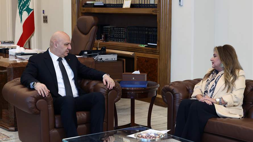 الرئيس عون تسلّم من رئيسة الهيئة العليا للتأديب القاضية ريتا غنطوس التقرير السنوي عن أعمال الهيئة