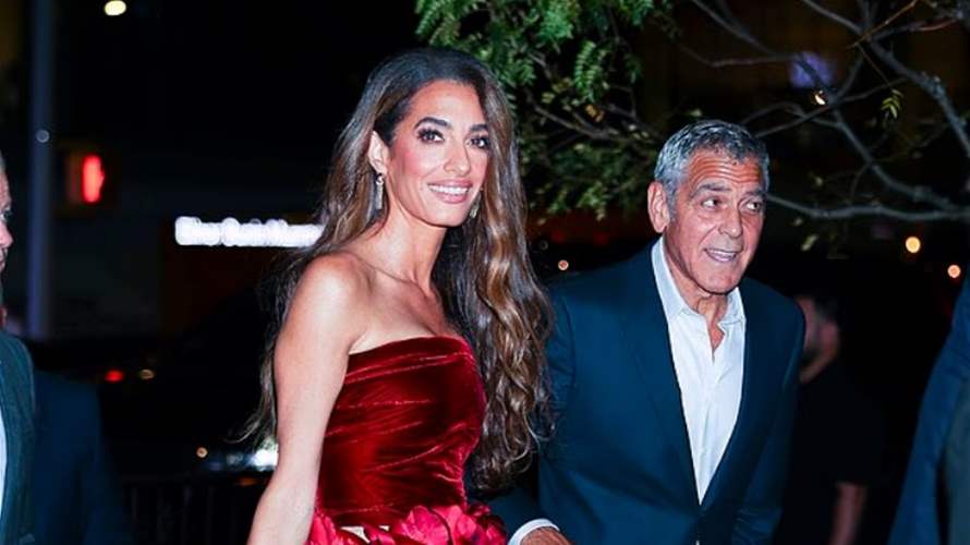 أمل كلوني تخطف الأنظار بفستانها القصير أثناء انضمامها إلى جورج كلوني بالعرض الأول لفيلمه Jay Kelly (صور)