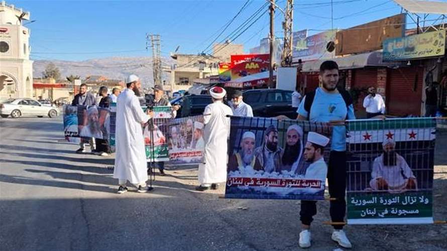 الوفد السوري المفاوض إلى لبنان عبر المصنع... وتجمع لاهالي الموقوفين الاسلاميين