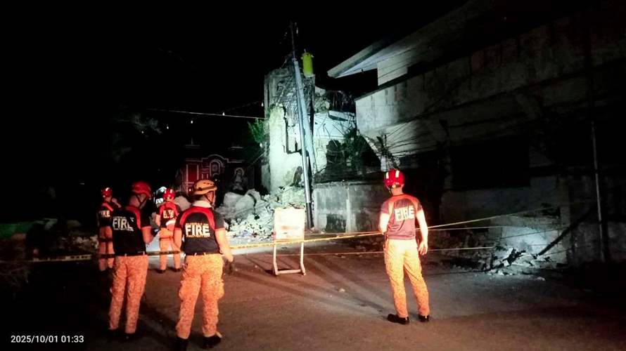 Dozens killed as powerful quake strikes central Philippines 