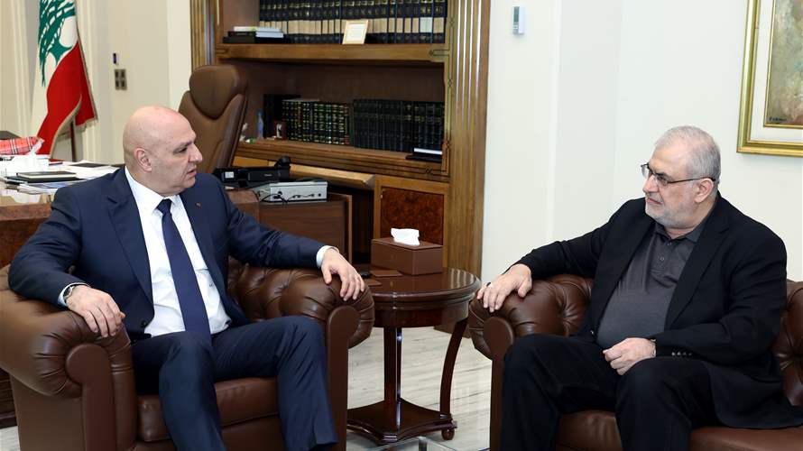 President Aoun meets Mohammad Raad, stresses unity on national issues
