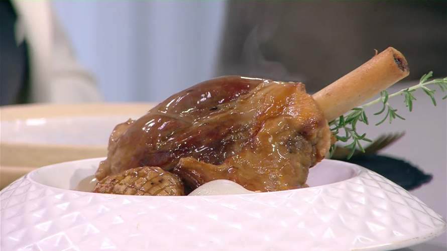 لحم موزات غنم مع البطاطا... وصفة شهية على طريقة الشيف حنا طويل (فيديو)
