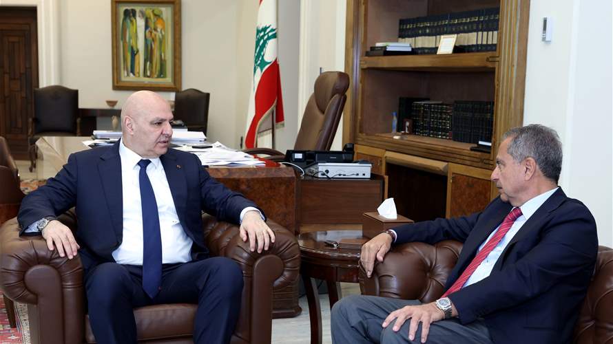 الرئيس عون عرض مع وزير الطاقة والمياه جو الصدي أوضاع وزارته بمختلف مديرياتها والمشاريع التي يتم تنفيذها في القطاعين النفطي والكهربائي