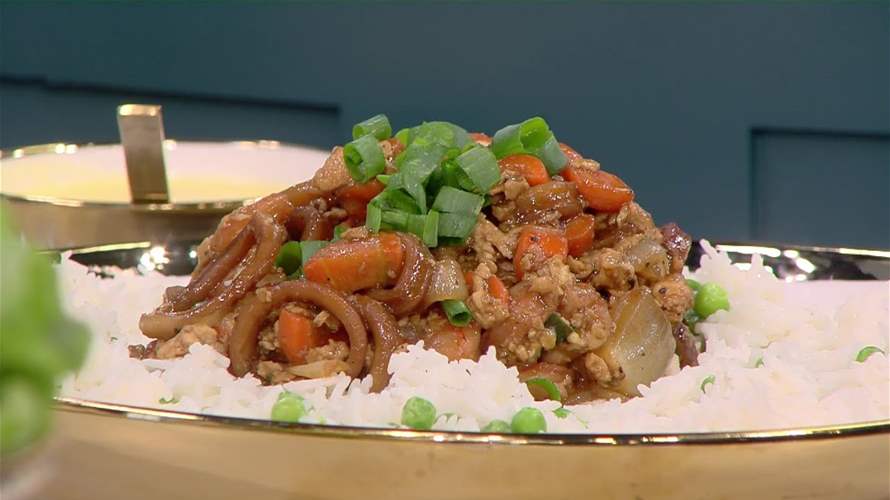 القريدس والكلمار مع الأرز المقلي... طبق مميز على طريقة الشيف فادي زغيب (فيديو)