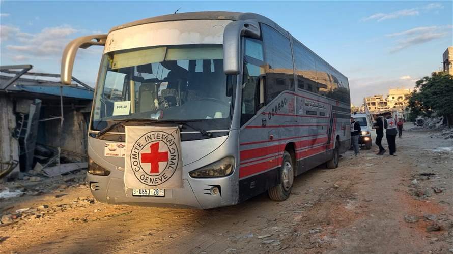 Buses carrying Palestinian prisoners arrive in Ramallah
