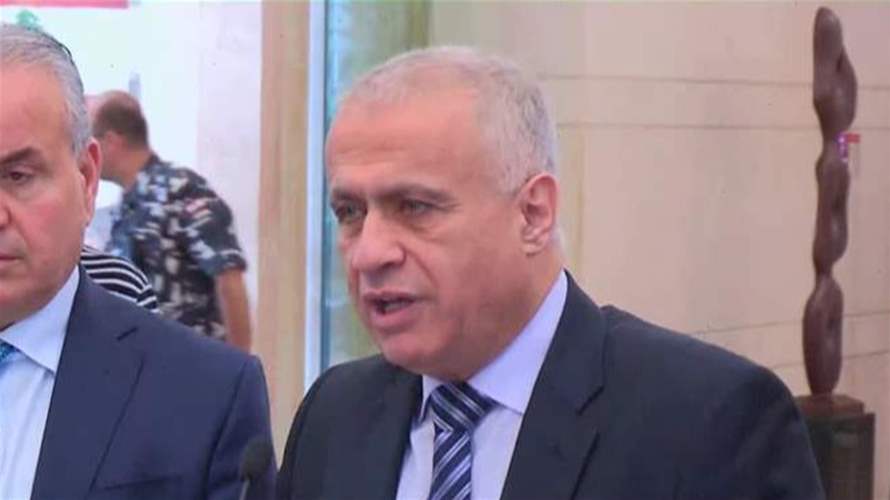 طرابلسي: تسجيل الطلاب السوريين الذين لا يملكون أوراقًا ثبوتية في المدارس خطير