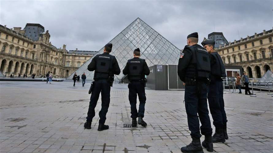 Louvre reopens for the first time after jewel heist