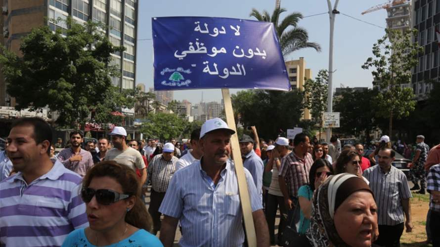 اضراب موظفي القطاع العام تفاوت بين دائرة واخرى والتصعيد نحو الإضراب المفتوح لنيل المطالب