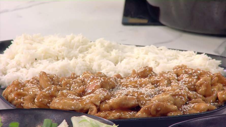 إليكم طريقة تحضير وصفة الـ"Mongolian chicken" مع الشيف فادي زغيب (فيديو)