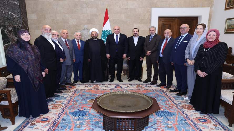 الرئيس عون مستقبلا رئيس المجمع الثقافي الجعفري الشيخ محمد الحاج مع وفد: لا انقسام على المستوى الشعبي ولغة الحرب لا تنفع وأي مشكلة مهما كان حجمها لا تحل إلا بالحوار