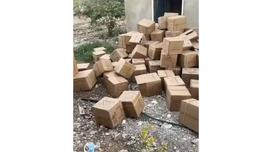 تمكنت المديرية العامة للجمارك - ضابطة صيدا بعد معلومات توافرت لديها من مداهمة مستودع في منطقة الزهراني عثر بداخله على كمية كبيرة جدًا من الأحذية المهربة فتم ضبطها واقتيدت مع المخالف إلى المركز لإجراء المقتضى القانوني