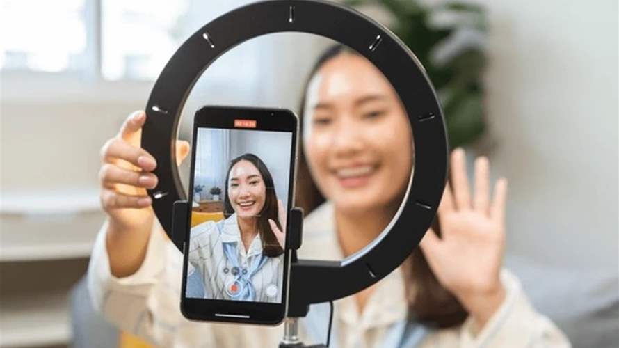 قانون جديد في الصين يُثير الجدل... لن يُسمح للموثرين بنشر المحتوى دون شهادة رسمية!