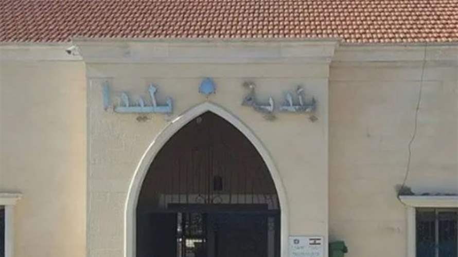 قوة إسرائيلية دخلت مبنى البلدية في بليدا وقتلت موظفًا خلال نومه