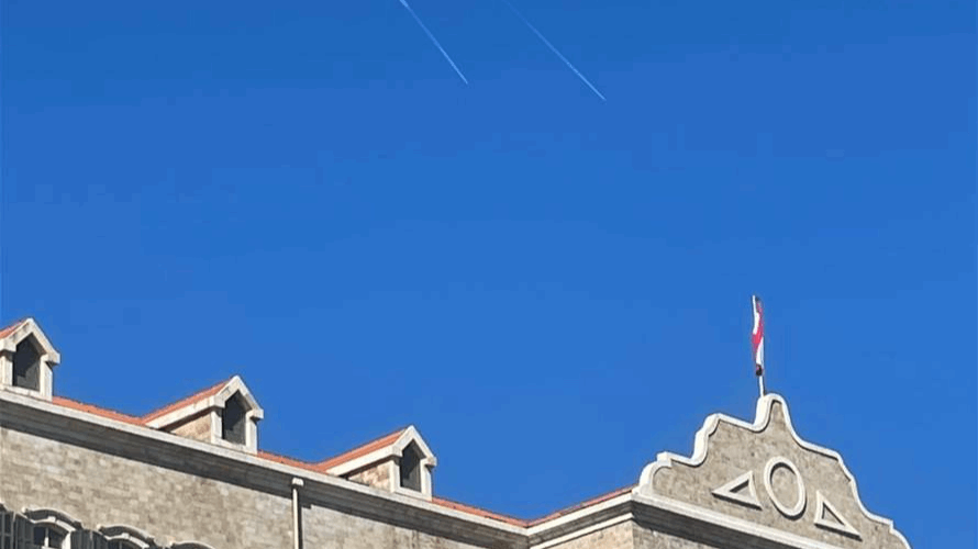 طيران حربي إسرائيلي فوق السراي الحكومي