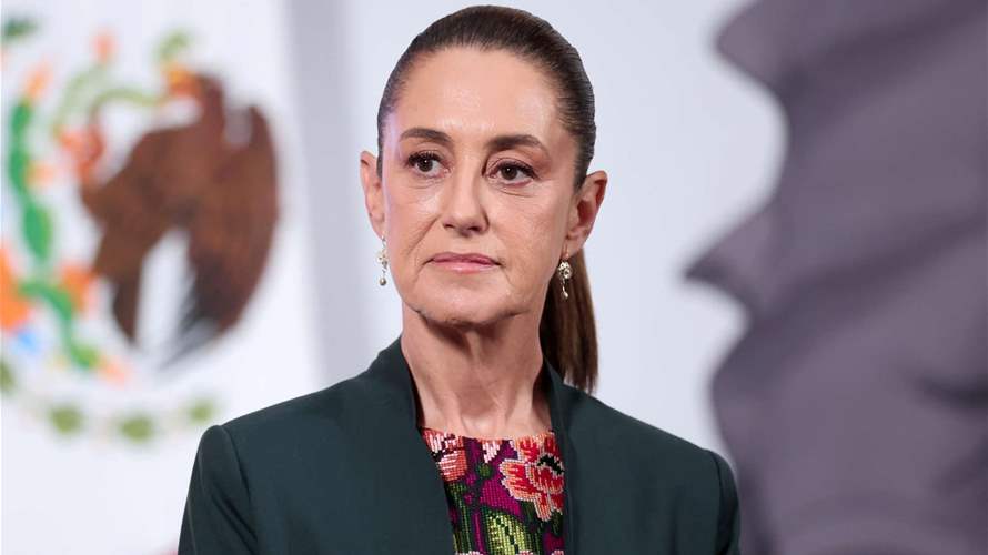 وضع يده على جسدها وحاول تقبيلها... الرئيسة المكسيكية تتعرض للتحرش في الشارع! (فيديو)